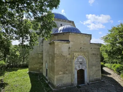 Теке „Ак Язълъ баба ”