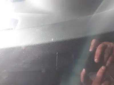 ЛЕПЕНЕ И ВЪЗСТАНОВЯВАНЕ НА СПУКАНИ АВТОСТЪКЛА