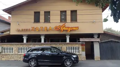 Семеен хотел "Аризона"