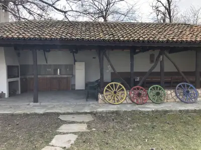 Старата Къща до водопадите и басейна
