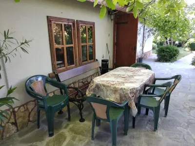 Старата Къща до водопадите и басейна