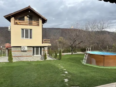 Вила Доброво