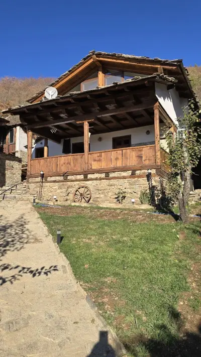 Вили Панорама Лещен