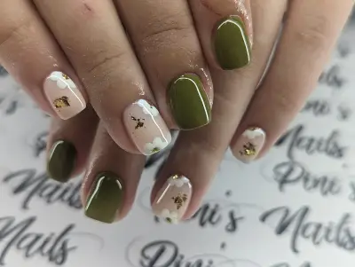 Pini's Nails