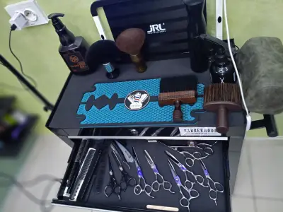 MONKEY BARBER SHOP