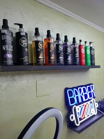 MONKEY BARBER SHOP