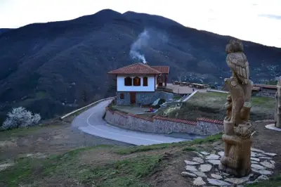 Дядо Йоцо гледа Врачански Балкан