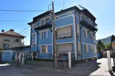 Къща за гости във Вършец Simada Center, предлагаща комфортно настаняване, спокойна атмосфера и възможности за почивка.
