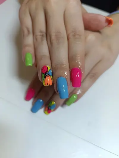 СТУДИО ЗА МАНИКЮР TANQ NAILS