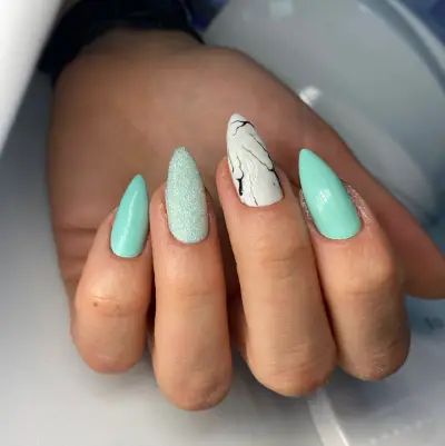Diiqna nails