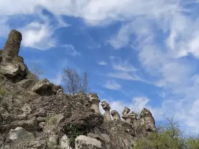 Побити камъни - група Канарата