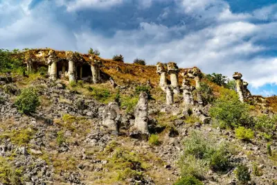 Побити камъни - група Канарата