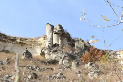 Побити камъни - група Канарата