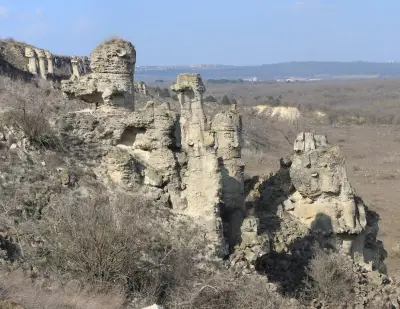 Побити камъни - група Канарата