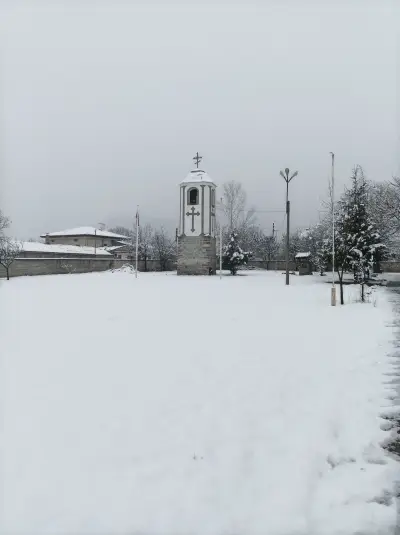 Храм „Свети Великомъченик Димитрий Солунски“