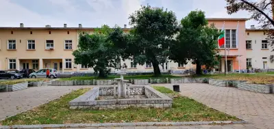 Септември
