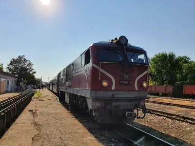 Септември