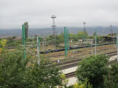 Септември