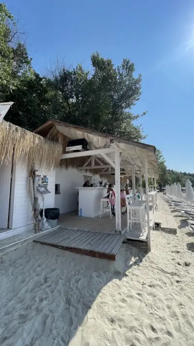 azzaiia beach bar