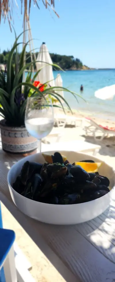 azzaiia beach bar