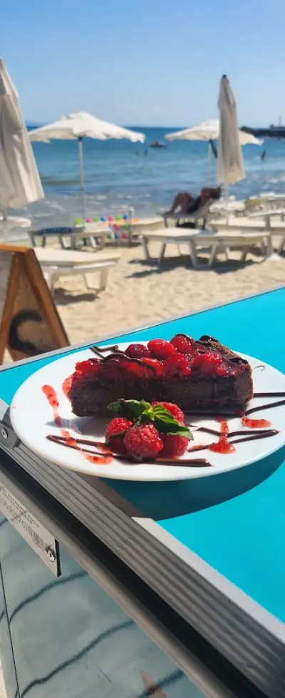 azzaiia beach bar