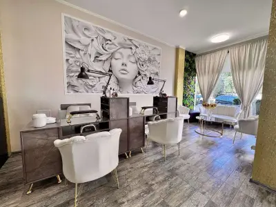 Nails Room