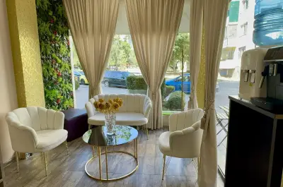 Nails Room