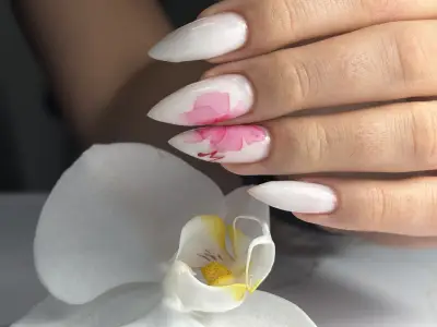 KAMELLIA ZLATEVA manicure