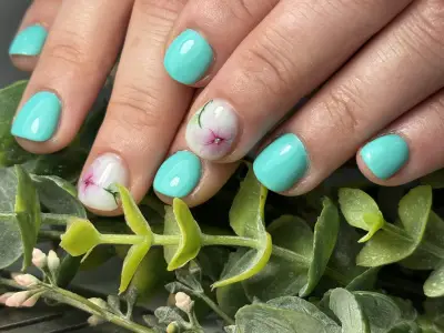 KAMELLIA ZLATEVA manicure