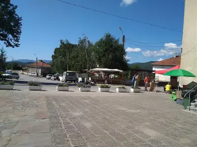 Магазин за хранителни стоки “Деяс”