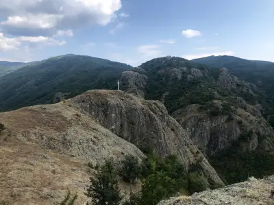 Скално светилище “Кръста”