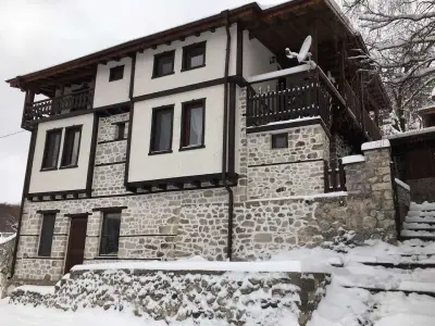 Вила „Караджата“