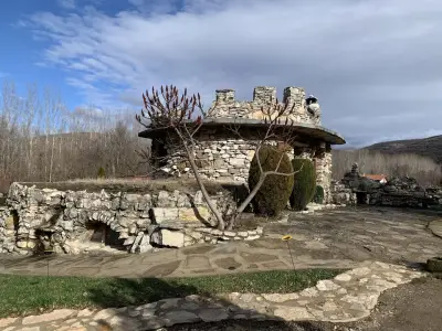 Каменните къщи