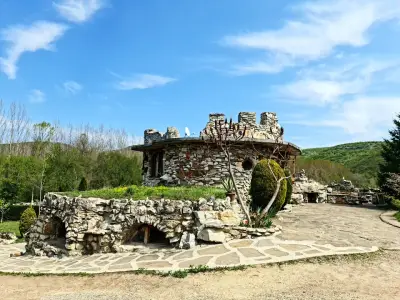 Каменните къщи