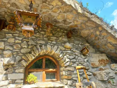 Каменните къщи