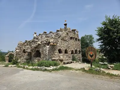 Каменните къщи