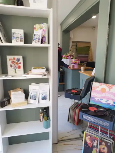 Цветарски магазин "Врана" (Vrana flowershop & bar)