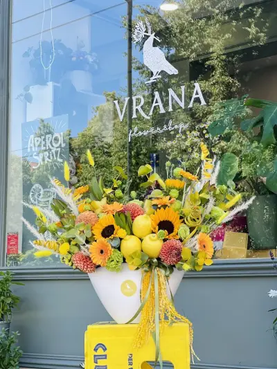 Цветарски магазин "Врана" (Vrana flowershop & bar)