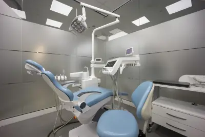 Дентална клиника iDENTITY – д-р Ивелина Банчева - Алайнери Invisalign, брекети и ортодонт във Варна
