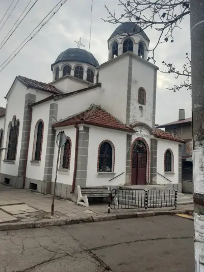 Храм "Св. Безсребреници Козма и Дамян"