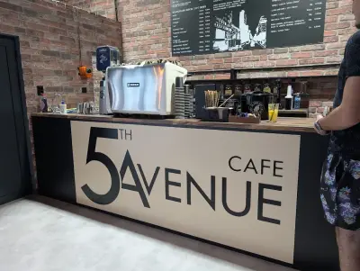 5th Avenue Café