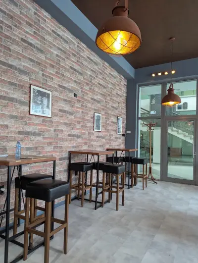 5th Avenue Café