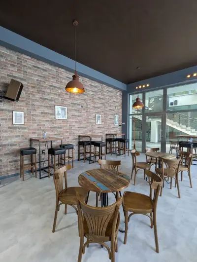 5th Avenue Café