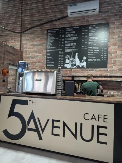 5th Avenue Café