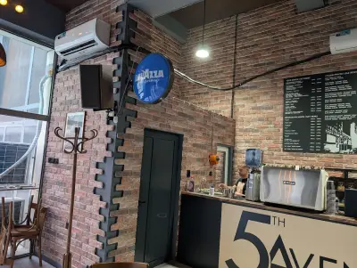5th Avenue Café
