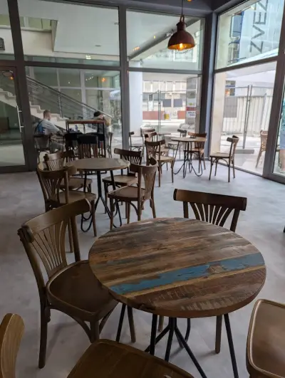 5th Avenue Café