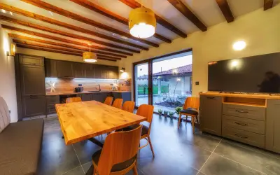 Chara Guest House