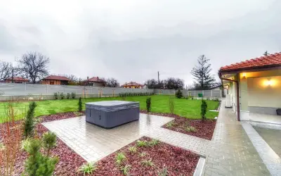 Chara Guest House