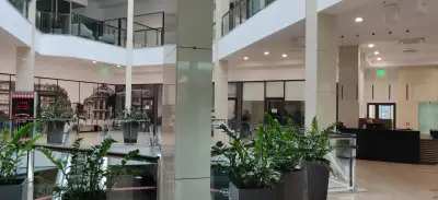 Бизнес Център - бивш ПФОЕ Мол/Mall Varna