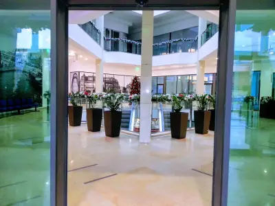 Бизнес Център - бивш ПФОЕ Мол/Mall Varna